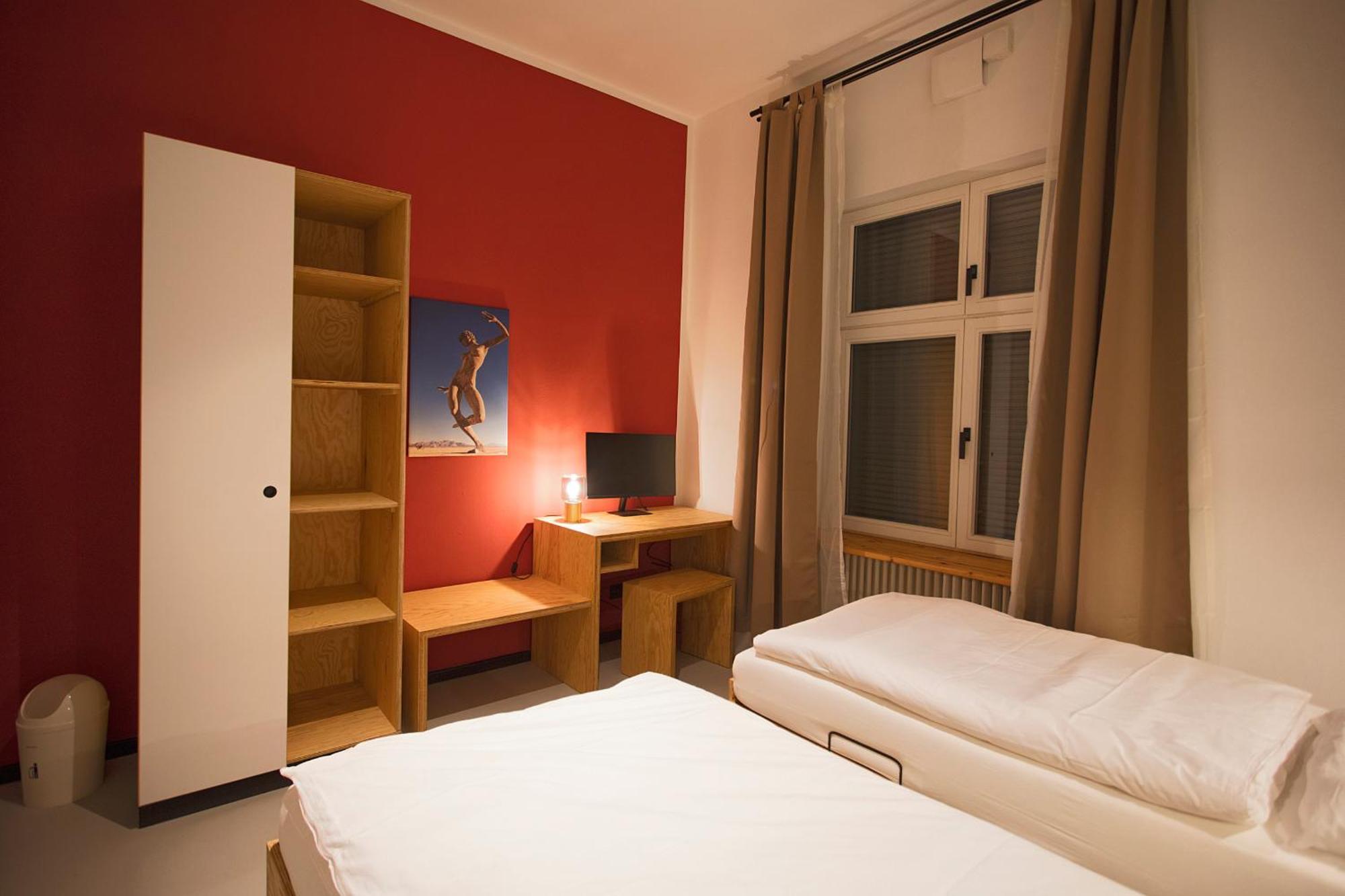 Aparthotel Schillinger-Berlin Am Tempelhofer Feld Pokoj fotografie